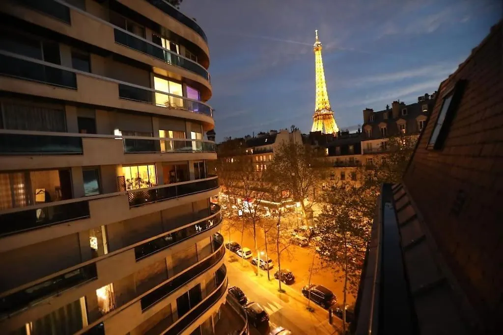 Center Paris Eiffel Tower View Apartment