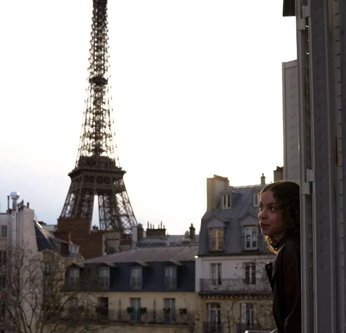 Center Paris Eiffel Tower View Apartment