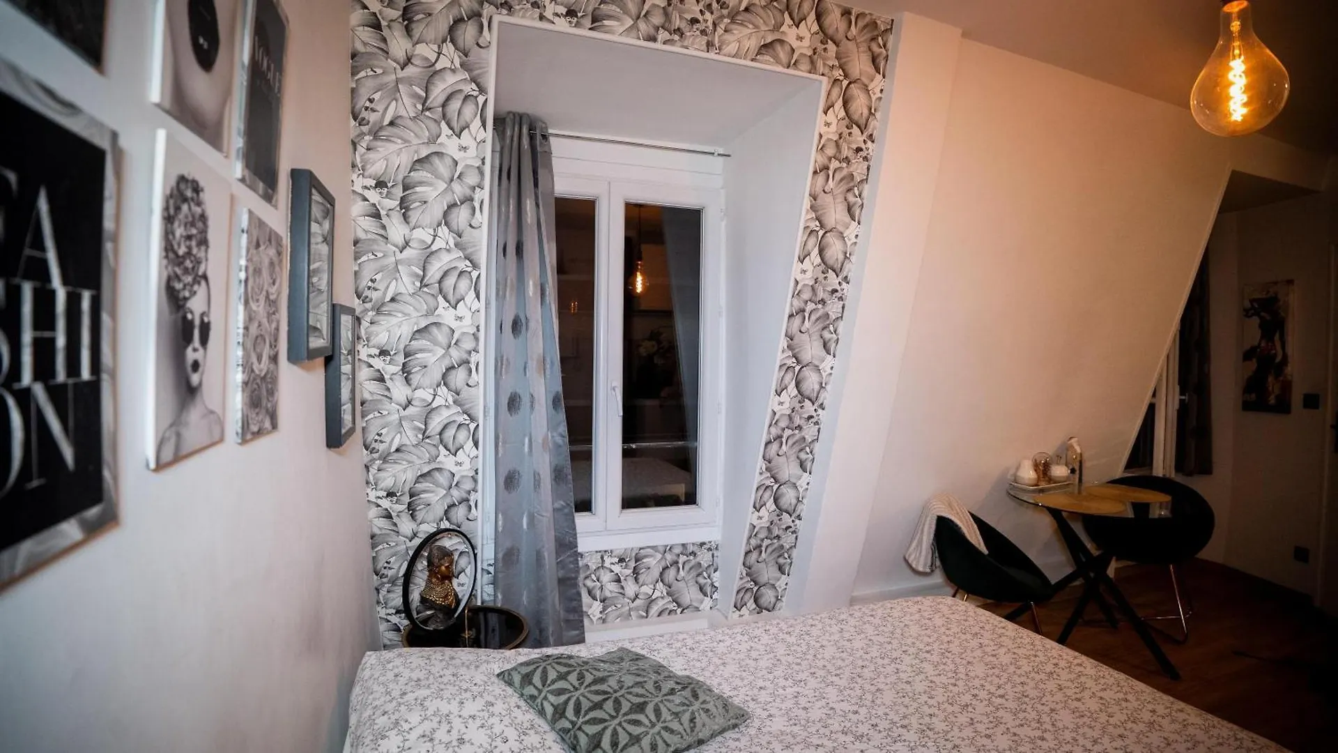 Center Paris Eiffel Tower View Apartment